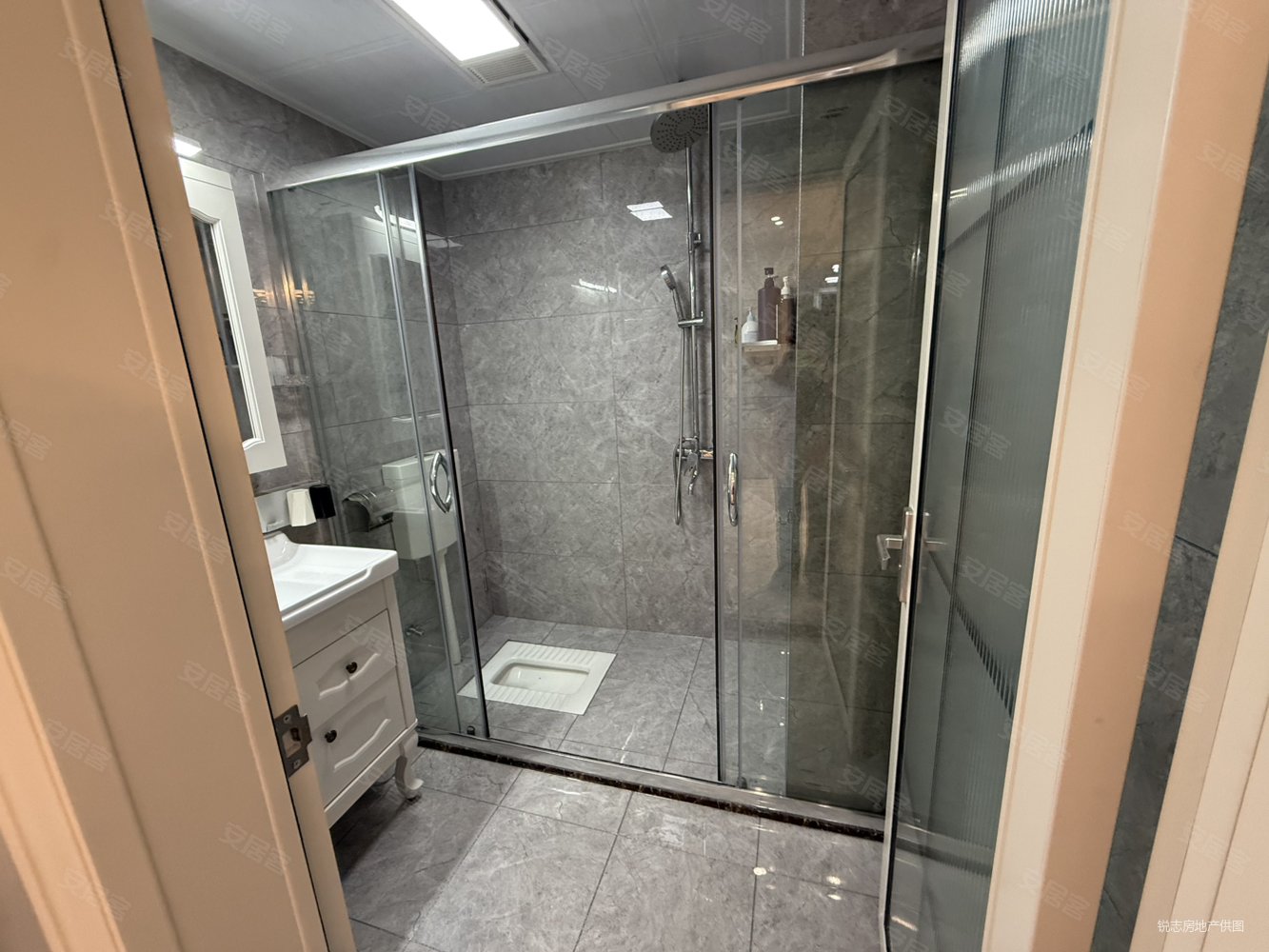 御学府小区4室2厅2卫144㎡东南128.8万