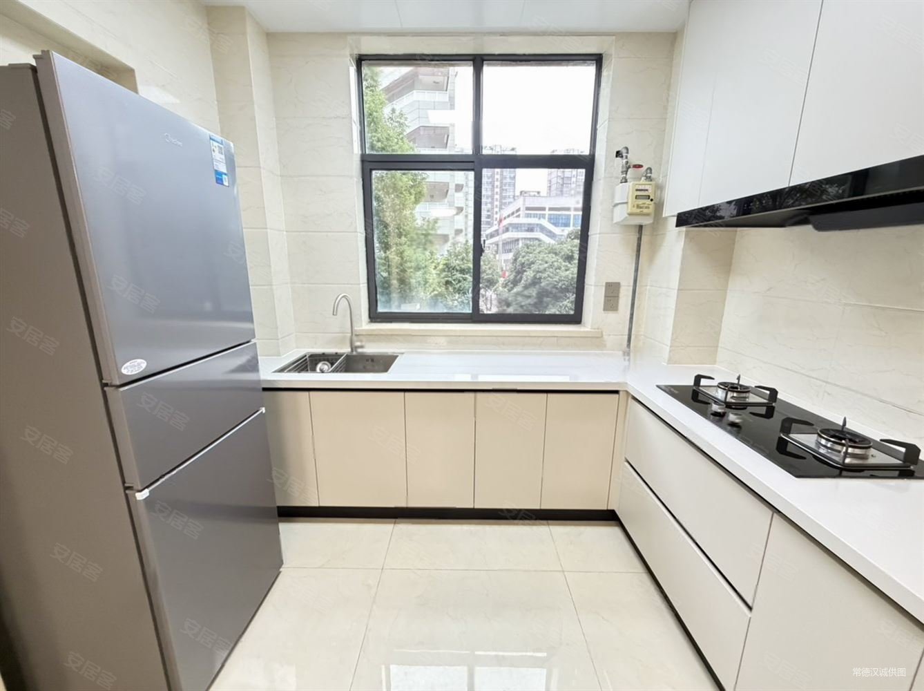 怡景御园3室2厅2卫120㎡南北52万