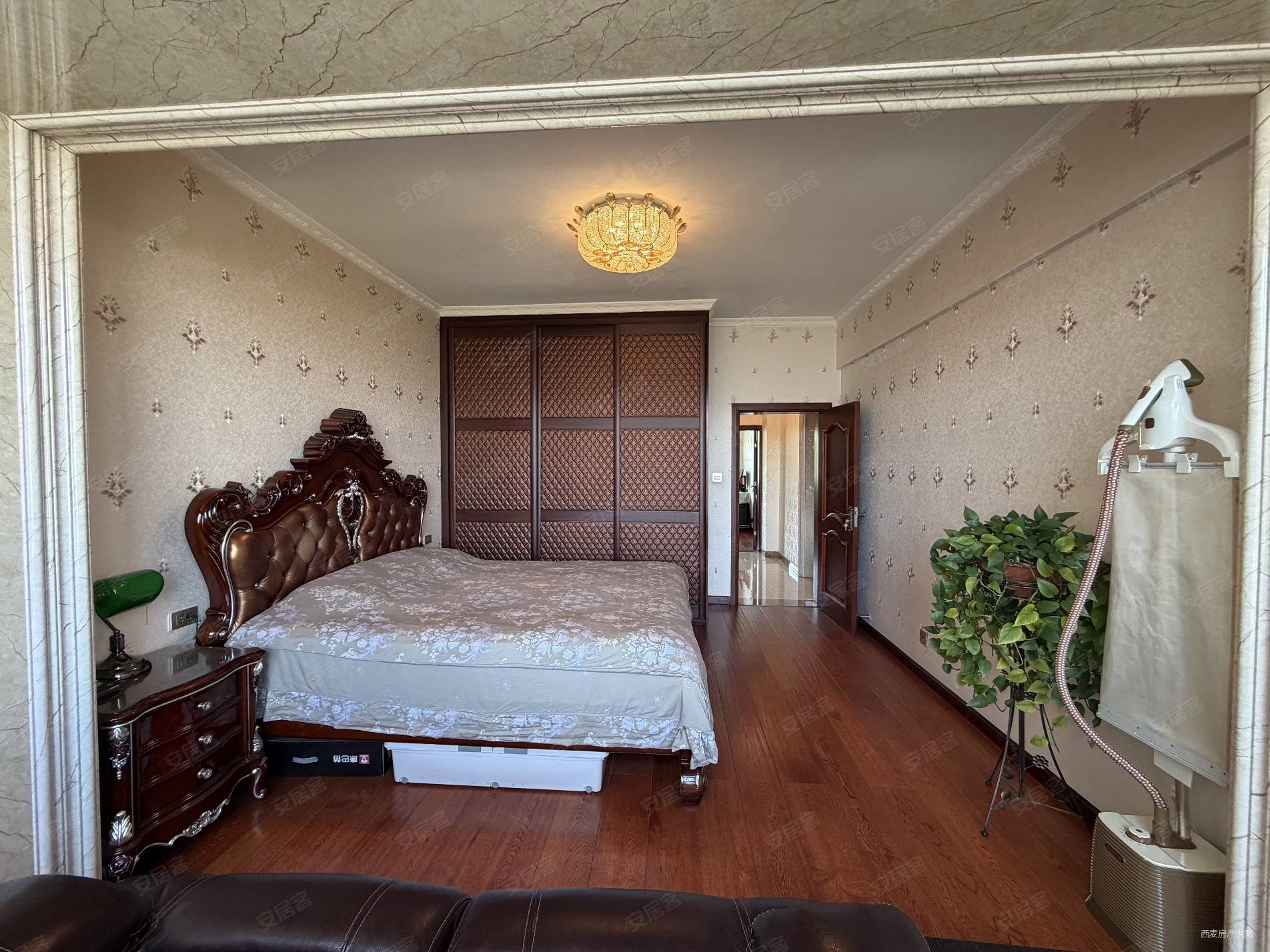 宁景苑3室2厅2卫146㎡东西249万