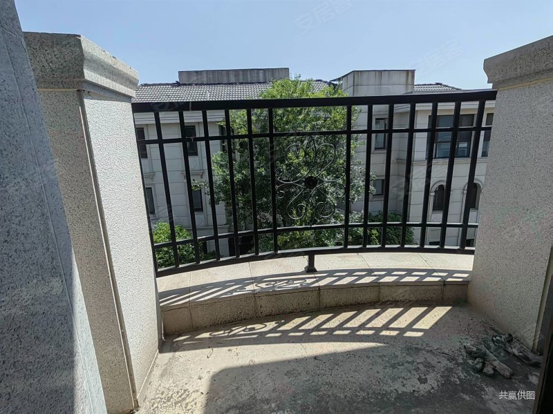 宝信润山别墅330万带院子送车位干挂石材小区 合适的一套