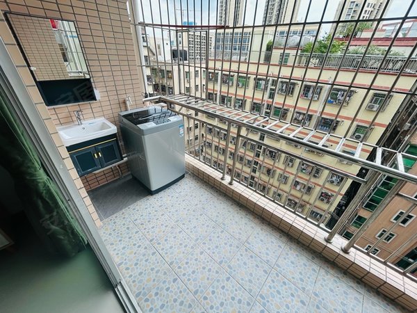 深圳龙岗坂田雪象花园十号线 雪象花园新村 原始超大三房一厅出租房源