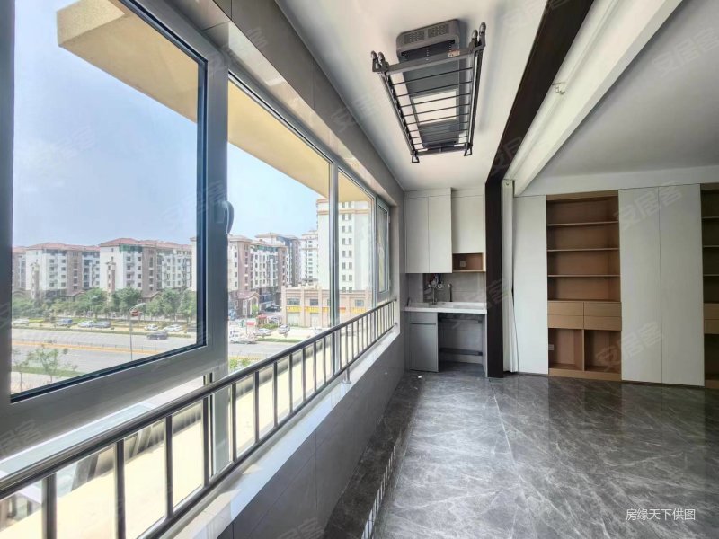 香舍水郡   一期 精装修三室两厅 南北通透 有证 送车位