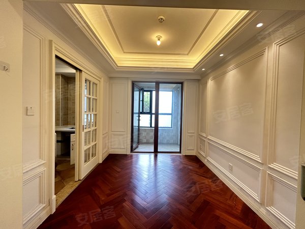 青岛崂山青岛二中海尔海逸公馆房源采光好,南北通透,业主诚意出出租