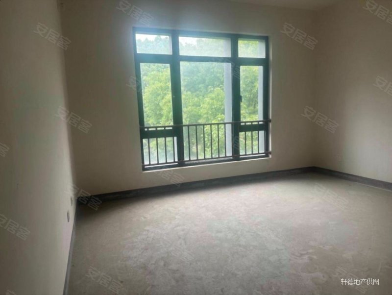 朱家角小别墅!颐湾丽庭!适合老人居住!富氧离子聚集地!急售!