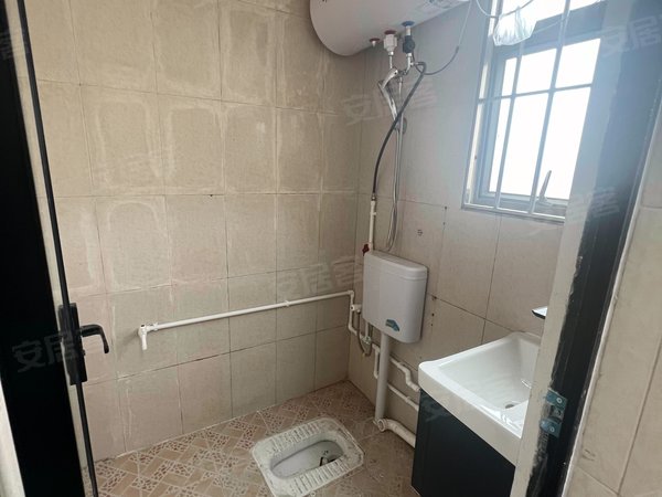 温屋村 2房一厅 押一付一可短租 电梯高层采光通风出租房源真实图片