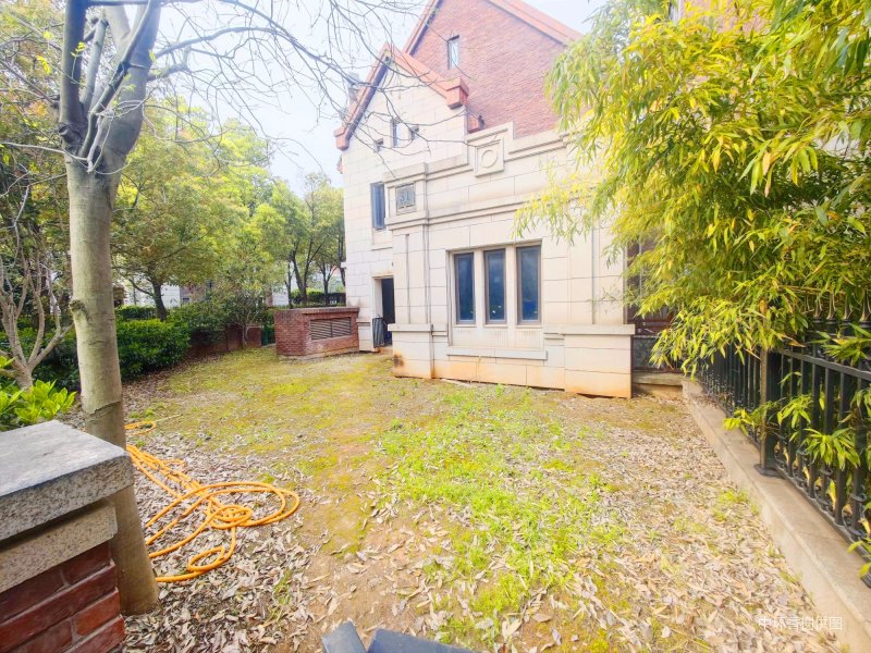 中央香榭独栋别墅已现浇上下5层卧室充满电走到客厅没电了