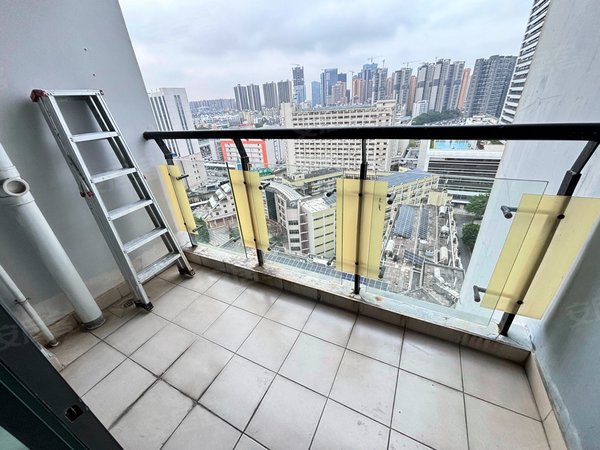 深圳龙华龙华丹枫雅苑业主诚心出租带家私,精装修一房一厅,临近星河