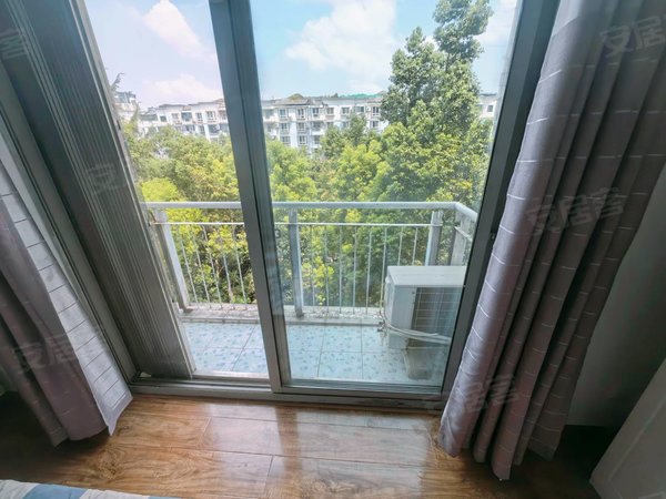 武汉武昌南湖花园中央花园瑞安街地铁口 和辰广场旁 南湖二小 中央