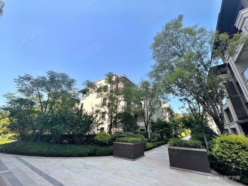 叠拼别墅 4室毛坯,清凉山居二手房,650万,4室2厅,3卫,197平米-西安