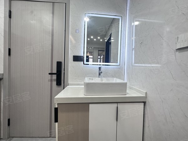 金华浦江县浦江城东一点红大道177号楼现场房東（无中介）压一付一，253附近精装一室一厅，无物业。出租房源真实图片