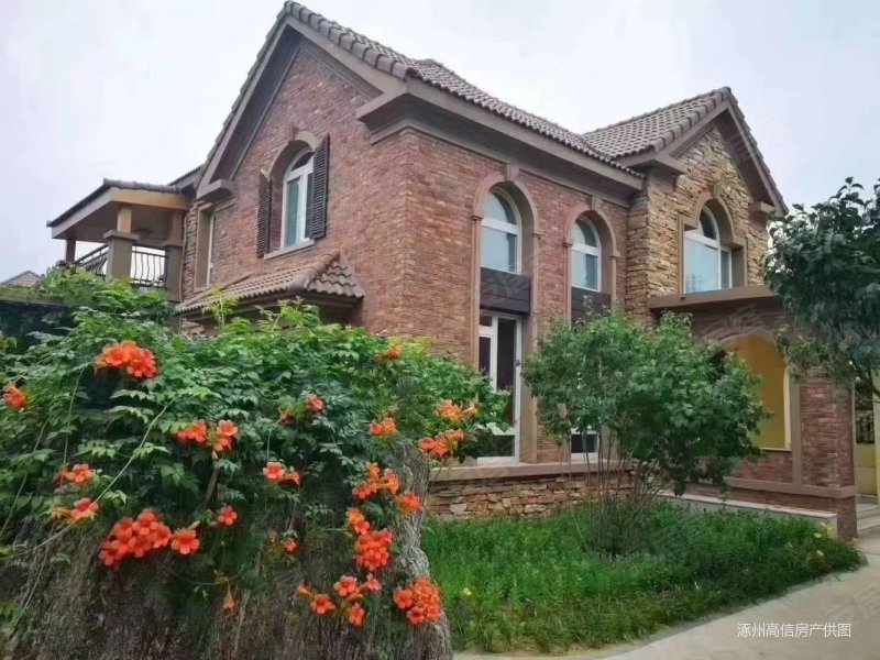 西京都高尔夫别墅4室2厅5卫236㎡南北106.1万