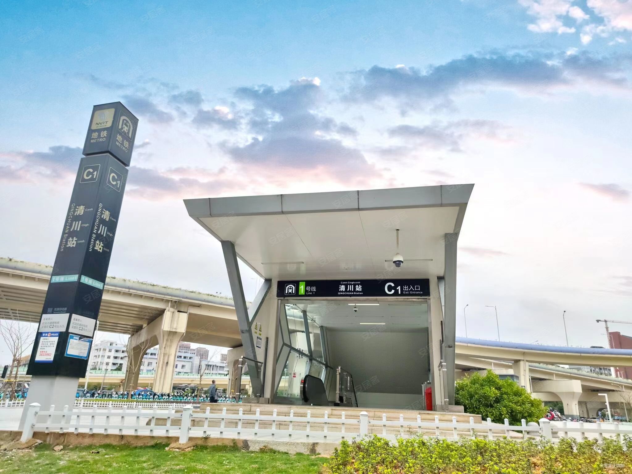 大学路小两房地铁口50米单价6800国企现房西大商圈