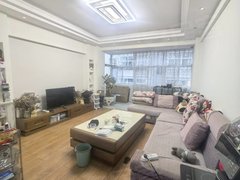 曲靖麒麟南城门寥廓山脚下 6 楼 4 居室带全套家具家电出租 1200 元出租房源真实图片
