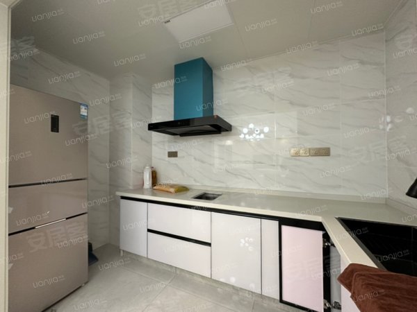 凉山西昌长宁小区正黄金色学府西部怀远附近，精装套三，家具家电齐全，领包入住出租房源真实图片