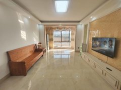 河池宜州宜州城区沁泓园小区三房，带个大露台，房子保养好，宽敞明亮！出租房源真实图片