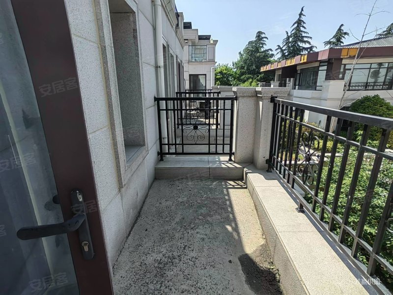 宝信润山别墅330万带院子送车位干挂石材小区 合适的一套