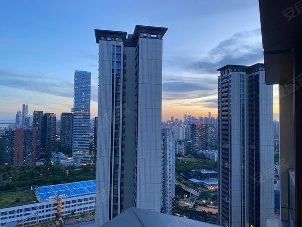 深圳南山桃源村深铁懿府车位充足新房 南北通透三房两卫采光通风好