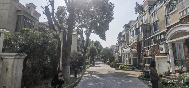 满五 中间楼层 交通便捷 装修好 低容积 临地铁 居家自住,剑桥景苑