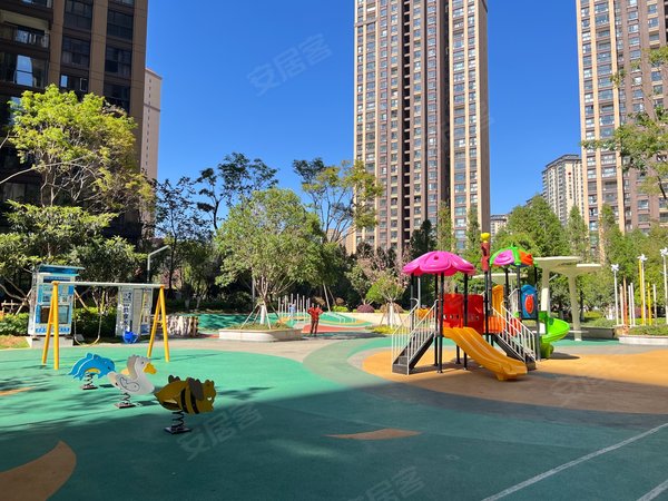 昆明官渡新螺蛳湾俊发星湾俊园新螺蛳湾旁  彩云城星湾俊园三室 大