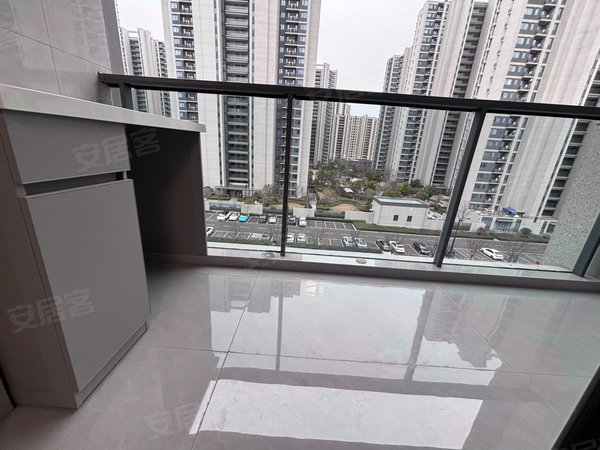 海宁长安镇农发区万城杭悦府下沙奥莱 杭悦府 精装修3房2卫 可合租 拎包入住 有密码出租房源真实图片