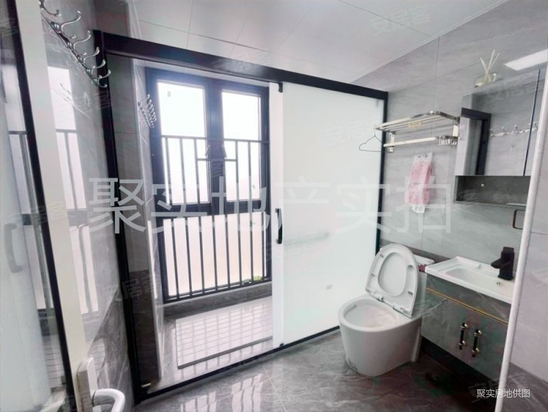 本人实拍业主包税包佣 壹佰万龙光城锦绣壹号旁自住装修带车位,丰谷