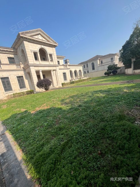 东钱湖卡纳湖谷大独栋别墅花园1000多平地面两层地下两层