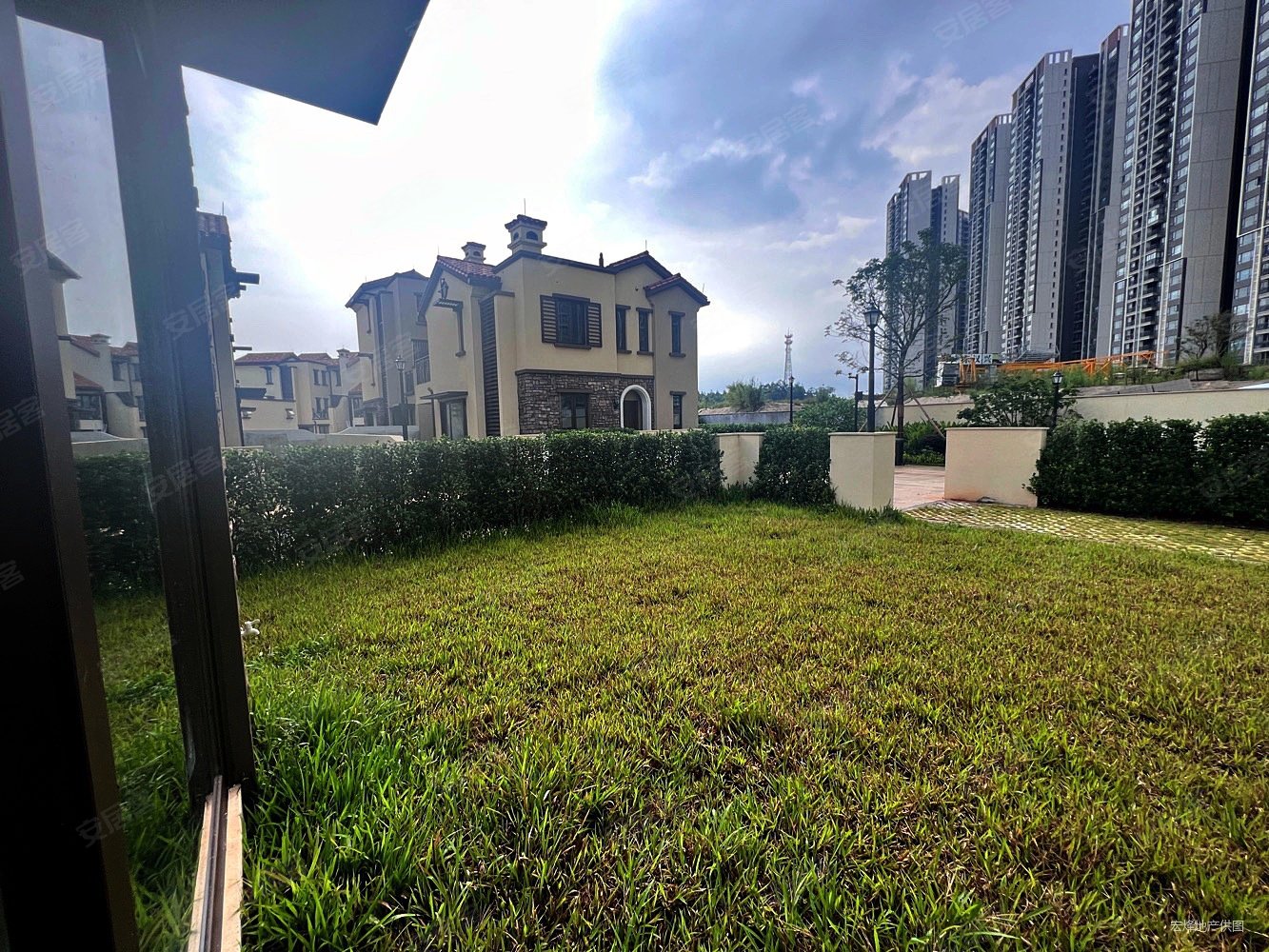 佛山保利央企别墅 单边位赠送大花园 业主急售 来电可谈价,御江南国际