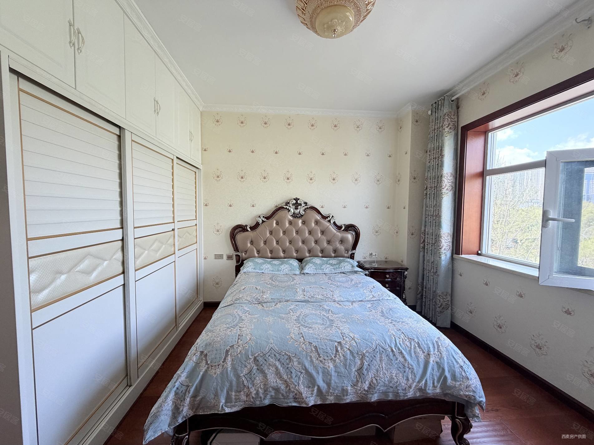 宁景苑3室2厅2卫146㎡东西249万