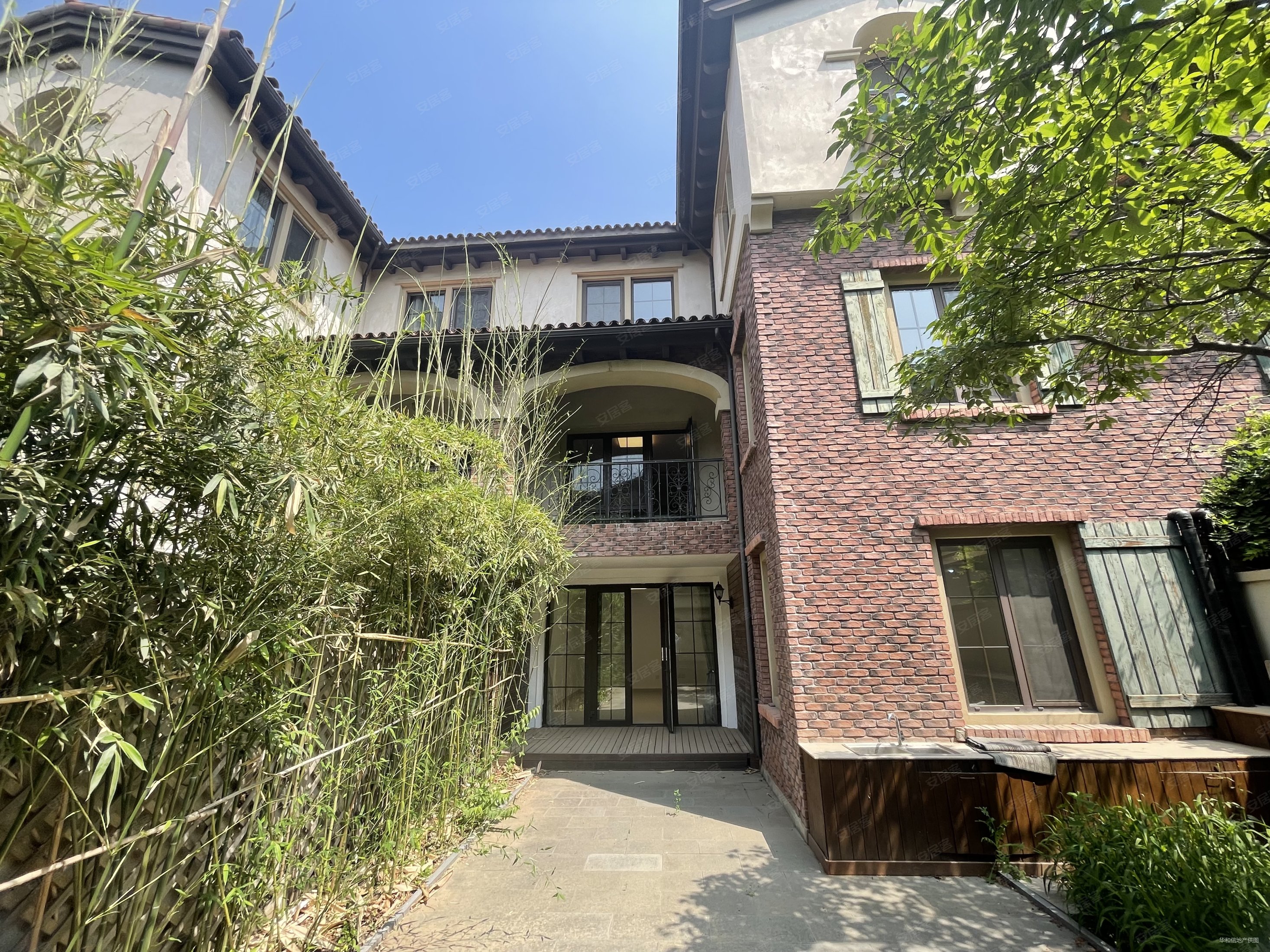 龙湖滟澜山 满五   正规商品房 南北通透 小区绿化高