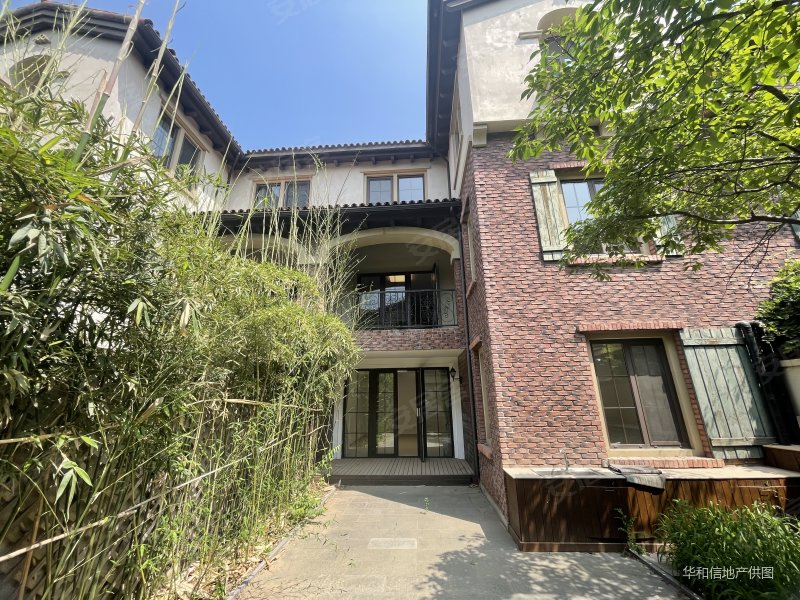 北京房产网>北京二手房>顺义二手房>中央别墅区二手房>龙湖滟澜山>800
