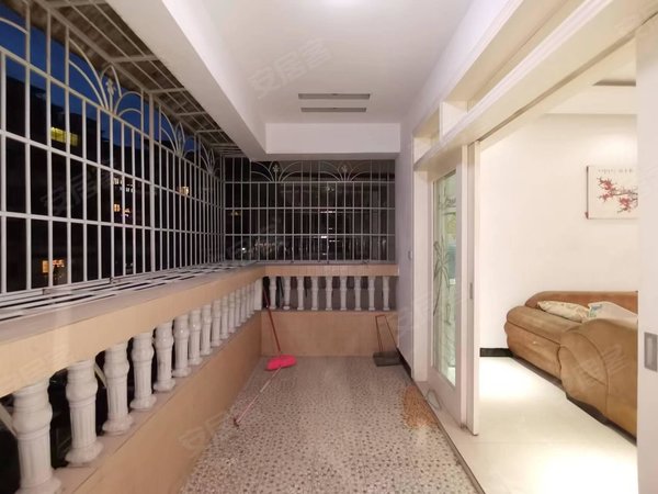 毕节七星关七星关城区兰苑花园兰苑花园 3室2厅 134平 价格可议 随时