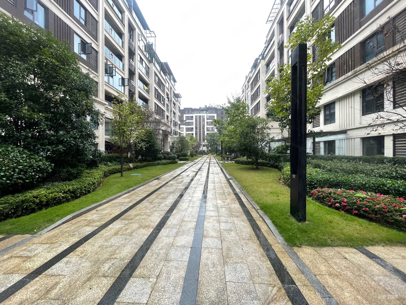 急售御湖新区金科博翠天悦一楼带前后花园洋房大4房