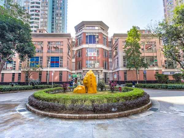 广州荔湾坑口芳村花园靠近省实,附近有公交车站,房子通透,直通天河