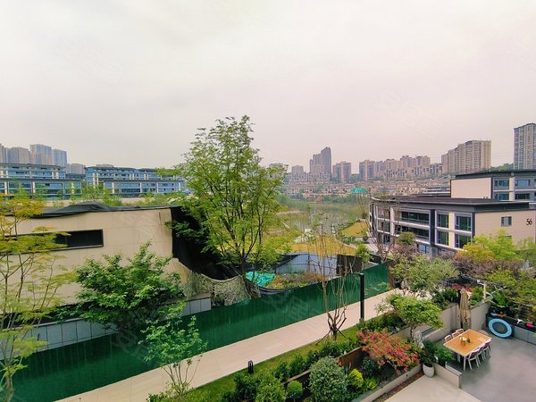 重庆渝北照母山香港置地壹号半岛约克郡壹号半岛 精装洋房大平层 急于