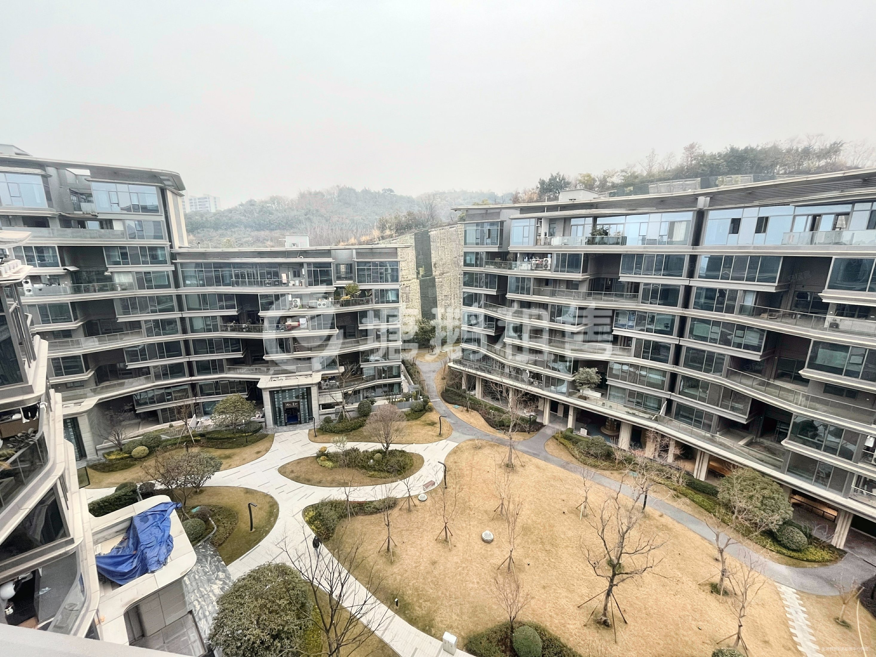 龙湖揽境4室2厅2卫178.26㎡南北398万