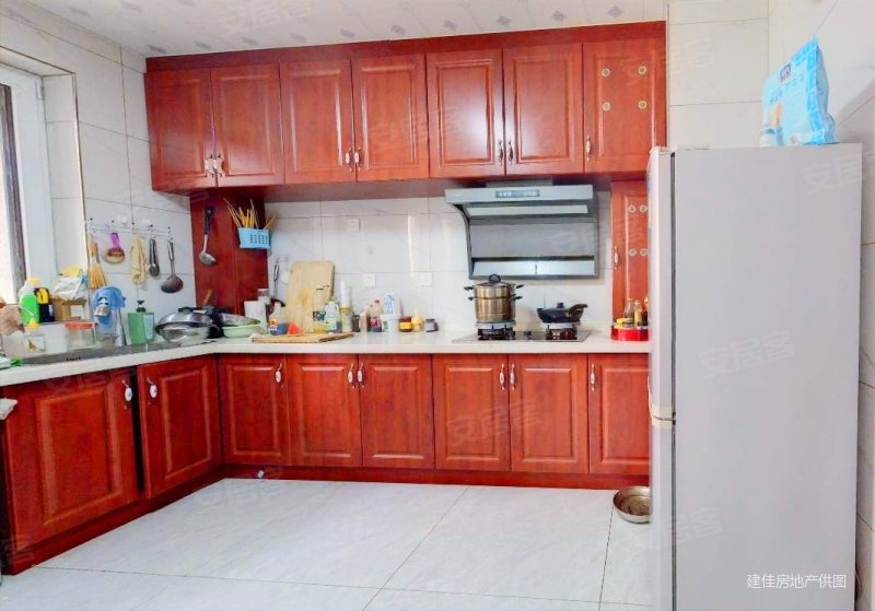 万国园白金汉府3室2厅1卫112㎡南北155万