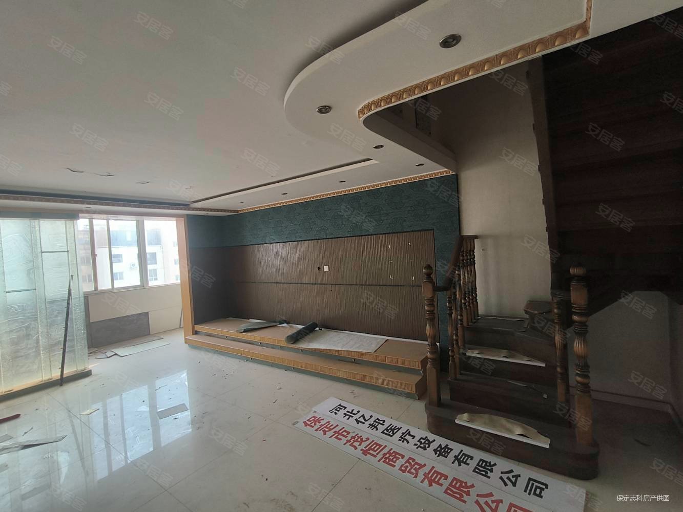 世纪华庭4室2厅3卫241㎡南北180万