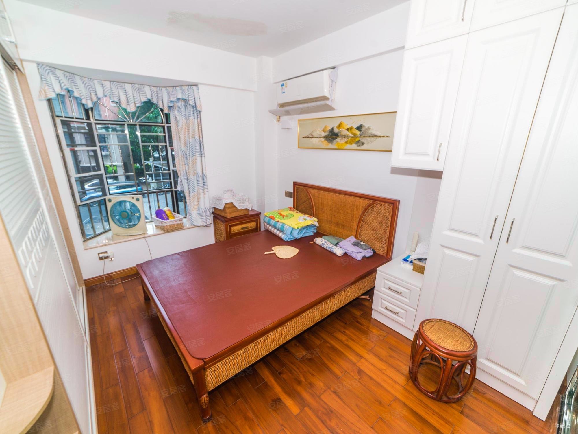 前海花园3室2厅2卫92.8㎡南600万