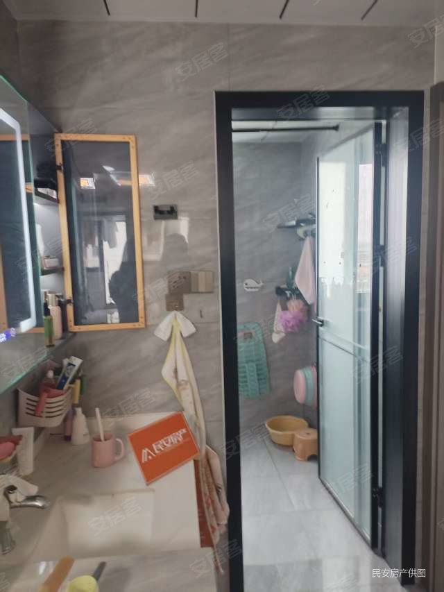 岳家湖公馆3室2厅1卫101㎡南北61万