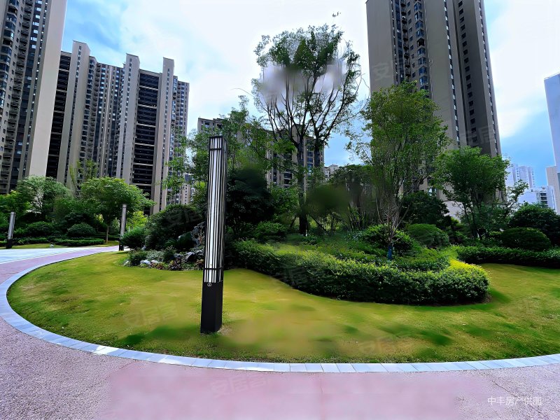 近地铁,碧桂园凤凰城凤凰华府二手房,242万,4室2厅,2卫,143平米-西安