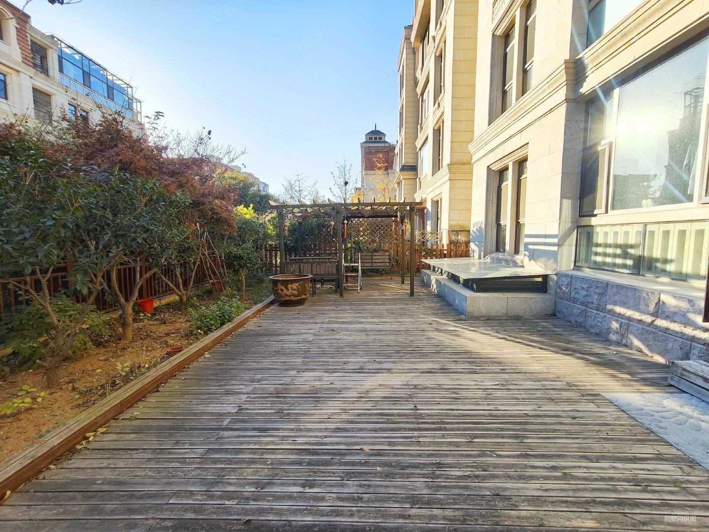 颐山源墅多层复式洋房200平院子精装诚心出售