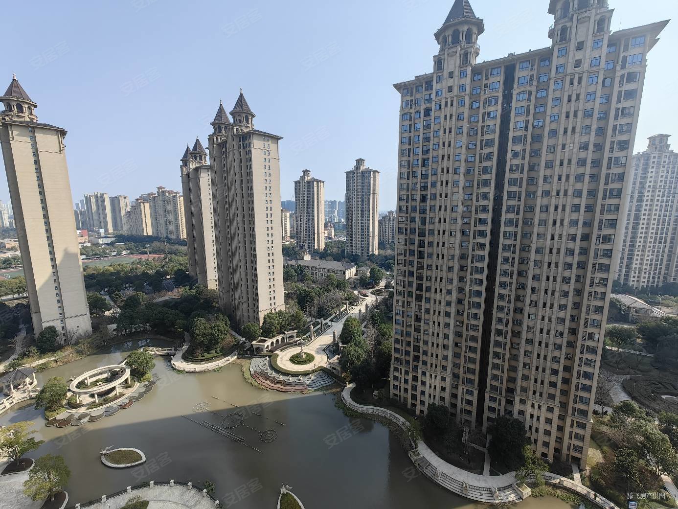 立新苏杭之星4室2厅2卫135㎡南北222万