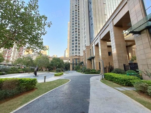 厦门思明鹭江道顶峰鹭江1号顶峰一号 南北精装 看海 户型方正 采光好