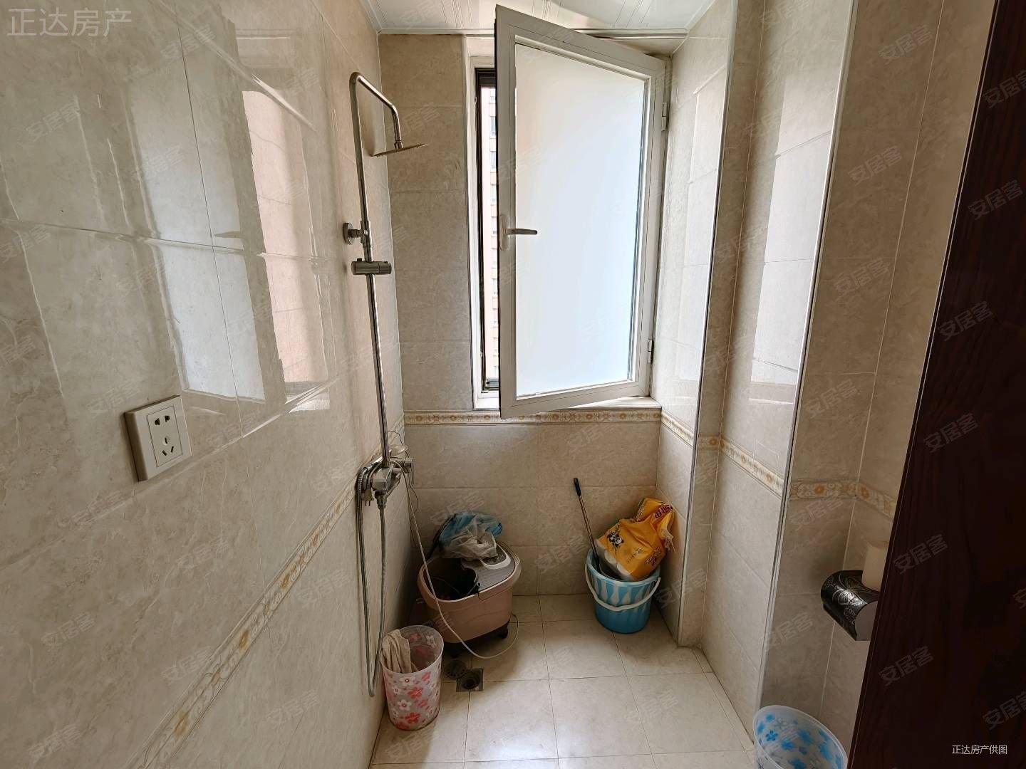 新华联首府(二期)3室2厅2卫145㎡南北188万