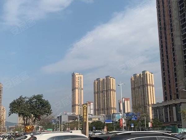 泉州鲤城浮桥百盛园新天对面三房高层2500包物业拎包入住出租房源真实