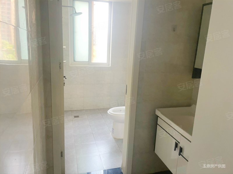 冠城大通蓝郡梅苑 南北通透 龙池站 双卫生间 楼龄新