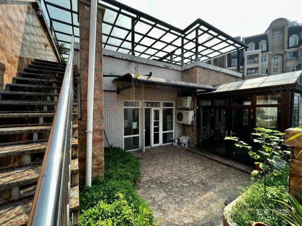 美茵河谷电梯顶跃纯中庭位置前后不临街三层