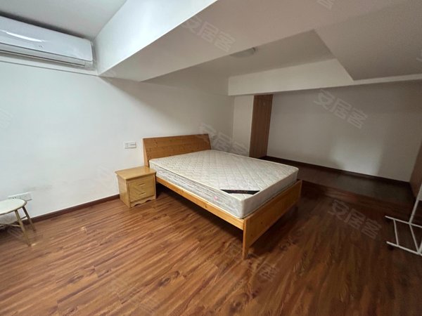桐乡禾峰传奇星河cococity复式loft民用电 朝南 目前空 随时住出租