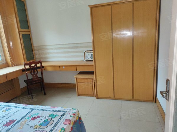 包头青山科学路都市花园(东区)都市花园3楼紧邻师院，供电，一机一中附近家电家具齐全出租房源真实图片