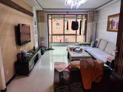 黄湾新村精装两室出租，室内家具家电齐全，中间楼层，可随时看房